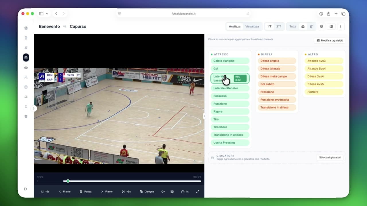 Player di analisi con timeline e tag delle azioni di una partita di calcio a 5